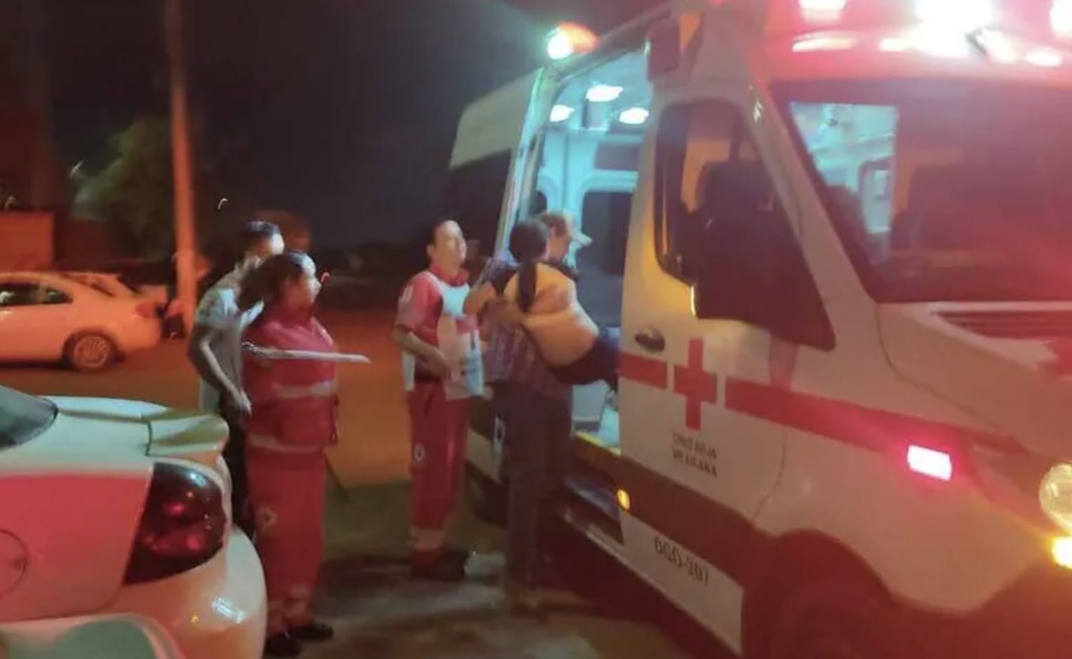 La menor iba llegando a su casa cuando el perro del vecino la atacó; tuvo que ser trasladada a un hospital.