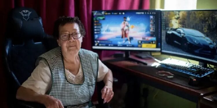 La mujer comenzó a jugar videojuegos desde 2020, gracias a su nieto.