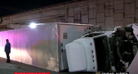 Se volteó tráiler en la Talamás Camandari
