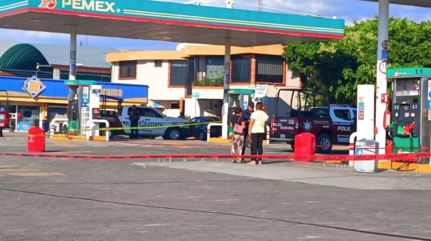 Ataque armado, deja 2 muertos y una mujer herida