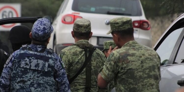 Los elementos involucrados, que ya fueron separados de sus funciones, aseguraron haber escuchado disparos de arma de fuego.