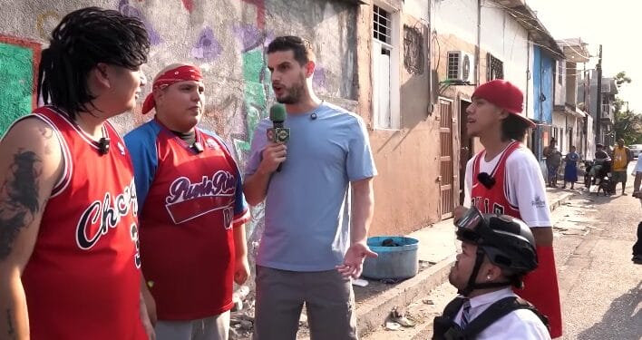Así fue la entrevista que le hizo Adrián Marcelo a un grupo del crimen organizado en Monterrey, Nuevo León.