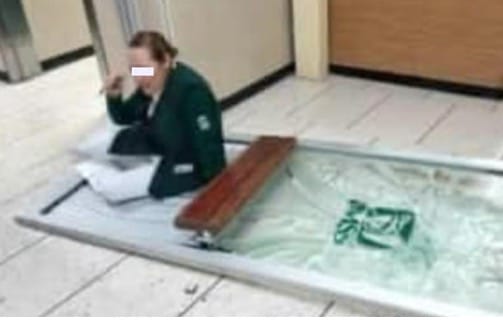 Enfermera del IMSS lesionada al caerse puerta de quirófano, ya había sido reportada
