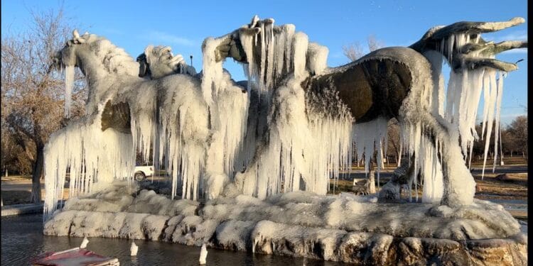 Actualmente, en Ciudad Juárez, la temperatura es de 20°F (-7°C) con condiciones parcialmente soleadas
