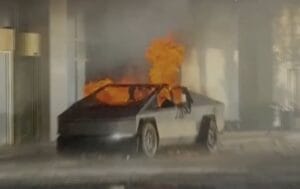 EE.UU. presenta cargos contra un hombre por incendiar vehículos de Tesla en Las Vegas. Noticias en tiempo real