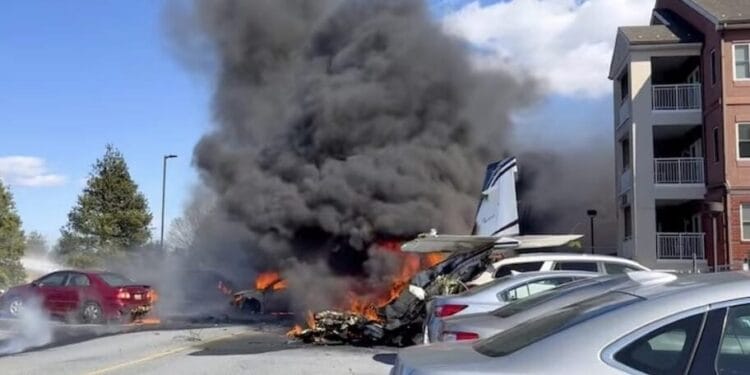 Avioneta se estrella en área residencial de Pennsylvania; cinco heridos