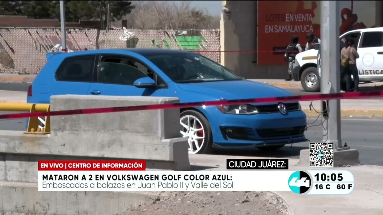 Mataron a 2 en Volkswagen Golf color azul