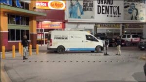 Hombre pierde la vida a balazos en puertas de supermercado. Noticias en tiempo real